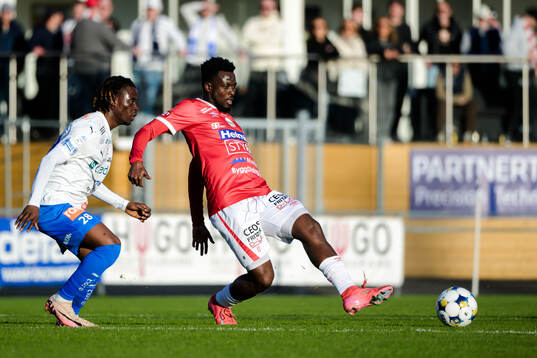 Värnamos Frank Junior Agyei och Degerfors Aketchi