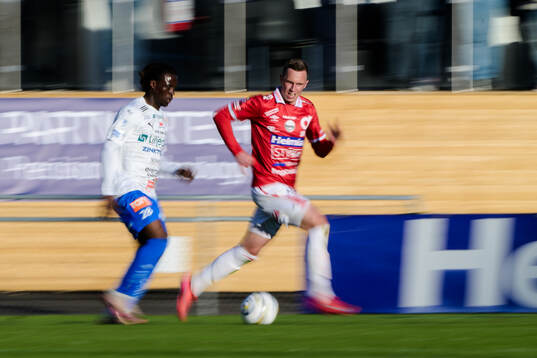 Värnamos Frank Junior Agyei och Degerfors Erik Lindell