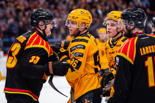 Brynäs Jakob Silfverberg och Skellefteås Rickard Hugg i