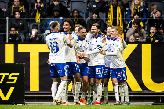 IFK Norrköpings Christoffer Nyman jublar med lagkamrater