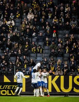 IFK Norrköpings Christoffer Nyman jublar med lagkamrater