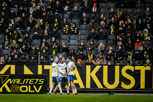 IFK Norrköpings Christoffer Nyman jublar med lagkamrater