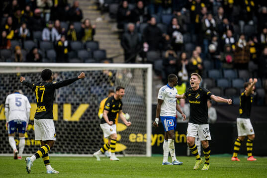 AIKs Alexander Fesshaie Beraki och Johan Hove jublar
