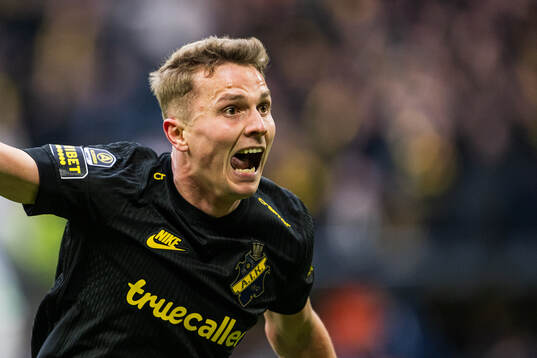 AIKs Johan Hove jublar