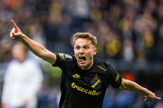 AIKs Johan Hove jublar