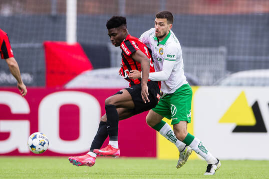 Brommapojkarnas Ezekiel Alladoh och Hammarbys Pavle Vagic