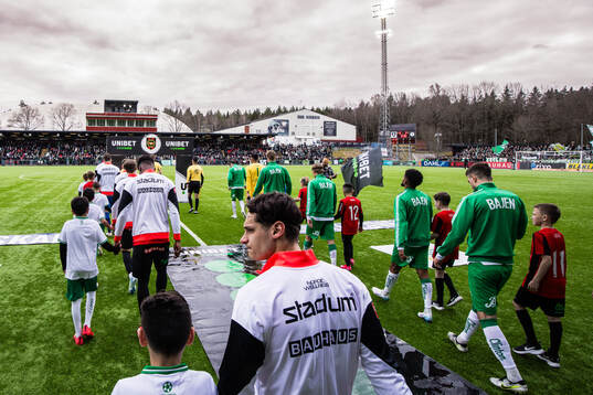 Grimsta IP med Brommapojkarnas och Hammarbys spelare