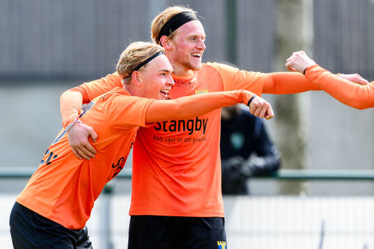 Torns Tom Wassholm och Ludwig Callebro jublar