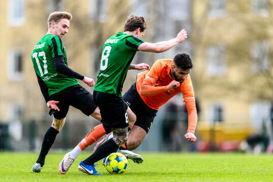 Högaborgs Dennis Ericson och Niklas Mineur och Torns Omar