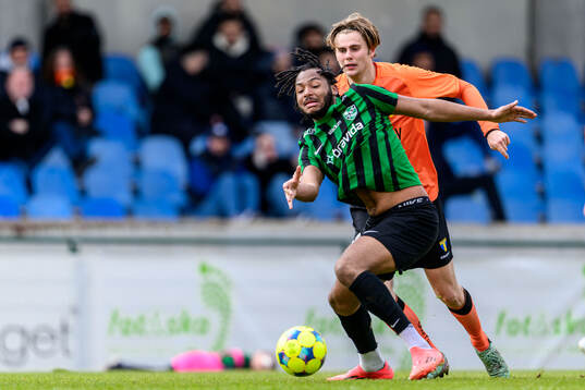 Högaborgs Adam Touray och Torns Noah Cavander