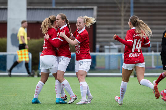 Bläddra bland fler bilder av Fotboll, Division 1 Mellersta, Enskede IK - Degerfors IF