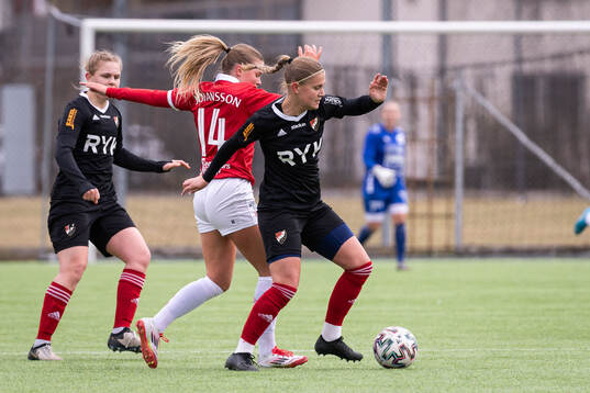 Degerfors IFs Izabell Johansson och Enskede IKs Felicia