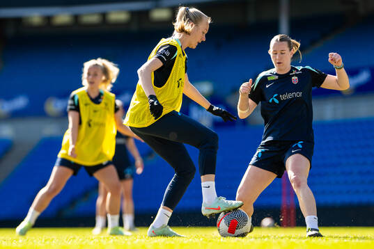 Frida Maanum and Elisabeth Terland of the Norwegian women's
