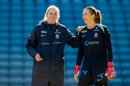Head coach Gemma Grainger and goalkeeper Cecilie
