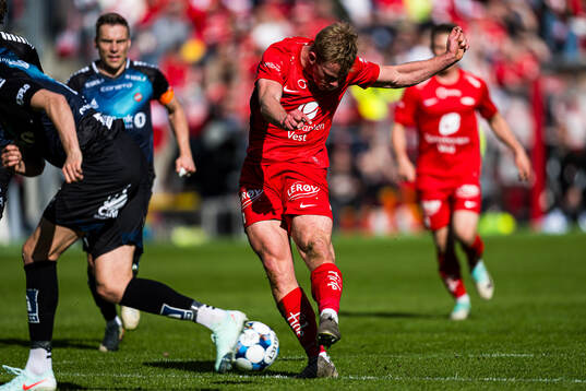 Aune Heggebø of Brann scores the 1-1 goal