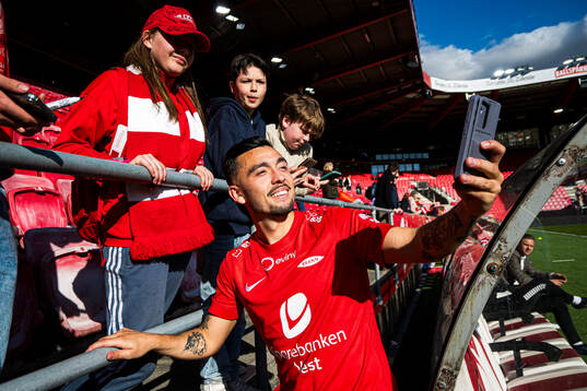 Niklas Castro of Brann taking a selfie with a fan
