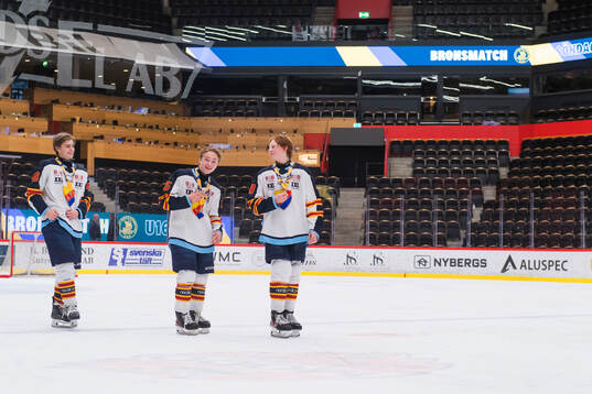 Djurgårdens Theo Antell, Eric Larsson och Melker Wersäll