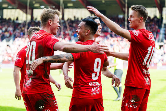 Aune Heggebø of Brann celebrates with Niklas Castro and