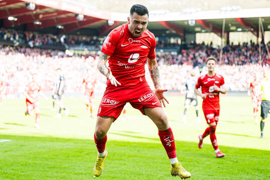 Niklas Castro of Brann celebrates