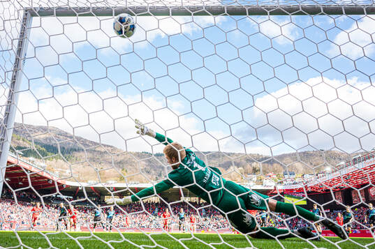 Niklas Castro of Brann scores the 1-1 goal