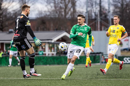 Falkenbergs målvakt Anton Andersson och Brages Emil Tot