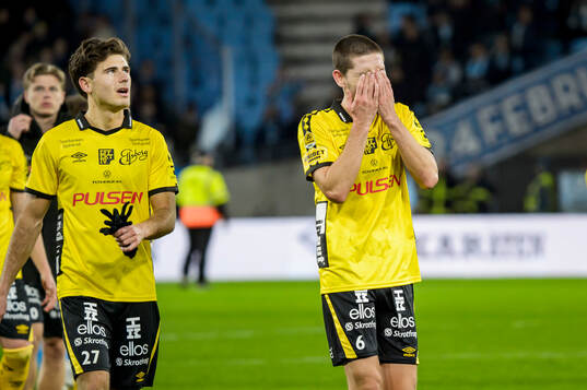 Elfsborgs Besfort Zeneli och Rasmus Wikström deppar