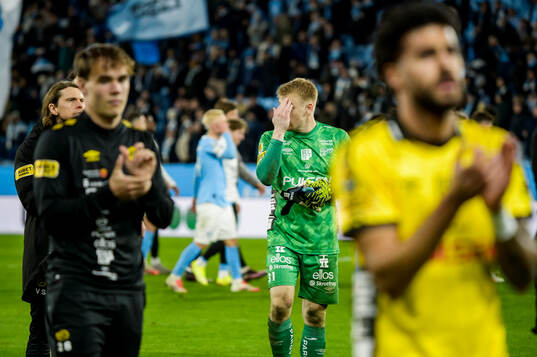 Elfsborgs målvakt Isak Pettersson deppar