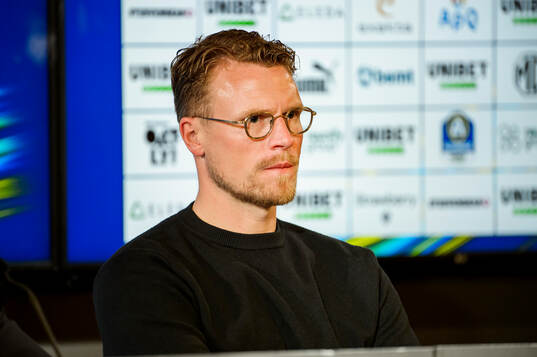 Elfsborgs tränare Oscar Hiljemark på en presskonferens