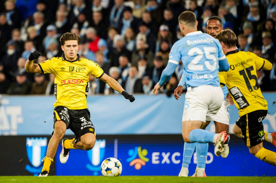 Elfsborgs Besfort Zeneli och Malmö FFs Gabriel Dal Toe