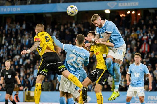 Malmö FFs Pontus Jansson mot Elfsborgs Rasmus Wikström