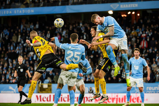 Malmö FFs Pontus Jansson mot Elfsborgs Rasmus Wikström