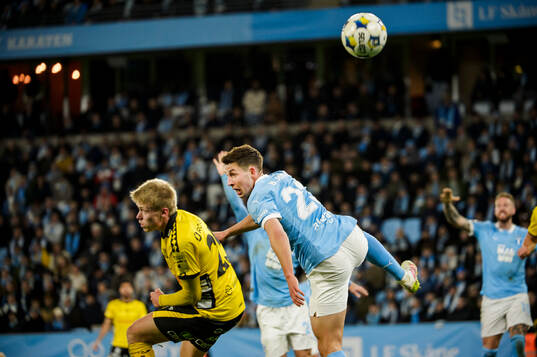 Elfsborgs Ari Sigurpalsson mot Malmö FFs Lasse Berg Johnsen