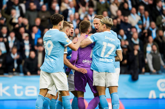 Malmö FFs målvakt Ricardo Schuck Friedrich jublar med
