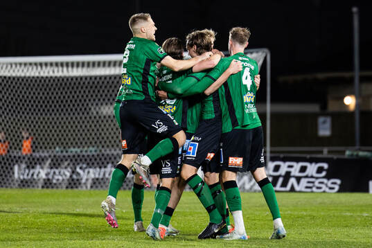 Varbergs Joakim Lindner jublar med lagkamrater