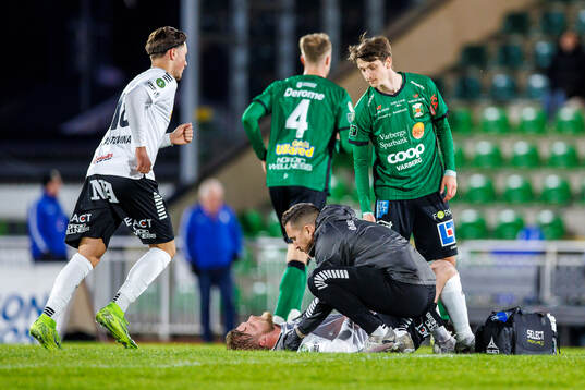 Örebros Karl Holmberg har ont