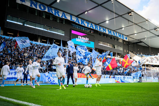 Malmö FFs spelare värmer upp