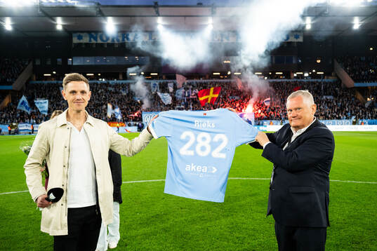 Malmö FFs Sören Rieks tackas av i halvtid av