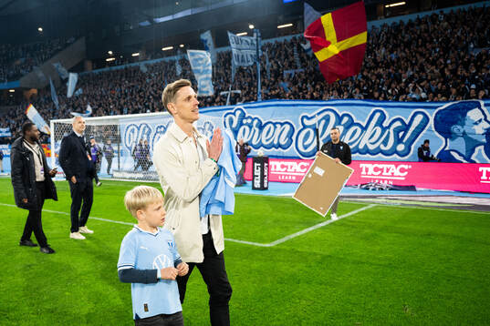 Malmö FFs Sören Rieks tackas av i halvtid av