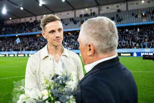Malmö FFs Sören Rieks tackas av i halvtid av