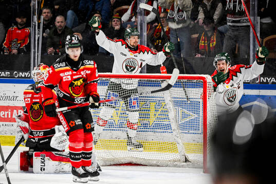 Frölundas Nicklas Lasu och Max Friberg jublar