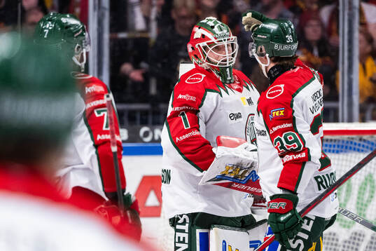 Frölundas målvakt Lars Johansson och Mikael Ruohomaa
