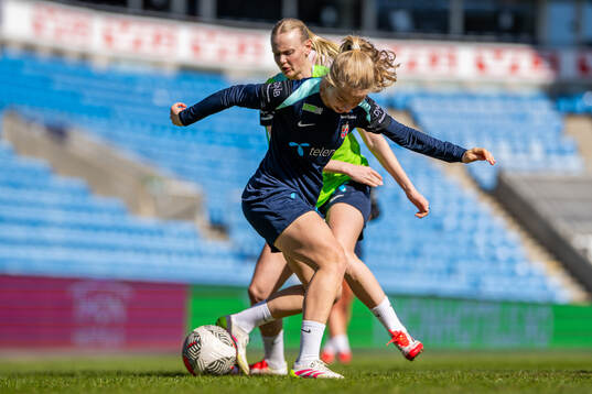 Justine Kielland and Karina Sævik of the Norwegian women's