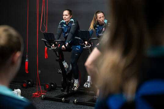 Goalkeeper Aurora Mikalsen and goalkeeper Cecilie
