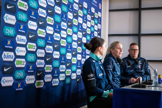 Ingrid Syrstad Engen, head coach Gemma Grainger and media