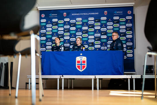 Ingrid Syrstad Engen, head coach Gemma Grainger and media
