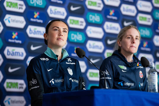 Ingrid Syrstad Engen and head coach Gemma Grainger of the