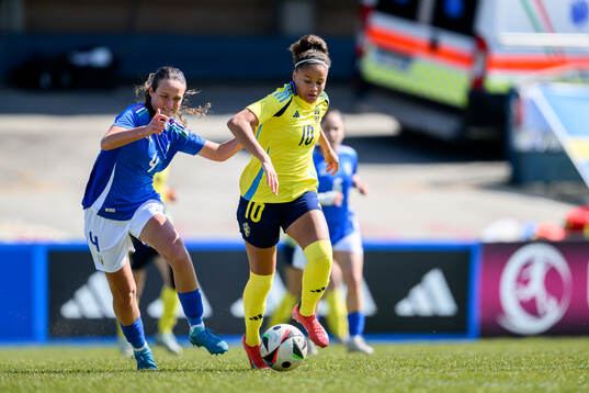 Martina Cocino of Italy and Felicia Schröder of Sweden