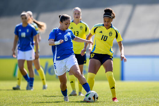 Maya Cherubini of Italy and Felicia Schröder of Sweden