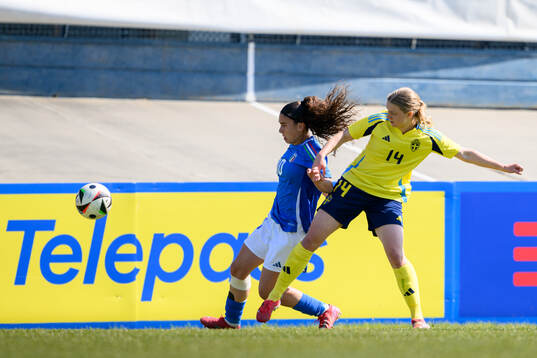 Giada Pellegrino Cim of Italy and Hannah Sjödahl of