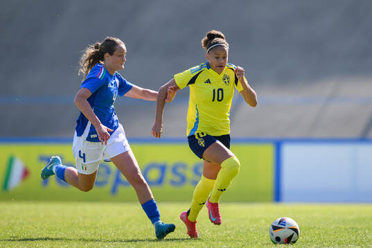Martina Cocino of Italy and Felicia Schröder of Sweden
